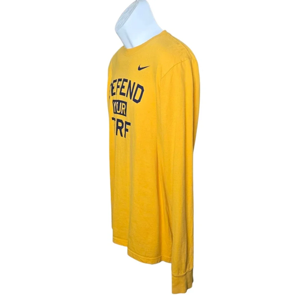 Nike Mens Defend Your Turf T Shirt Size M Athletic Sports Gym Fitness Workout‎